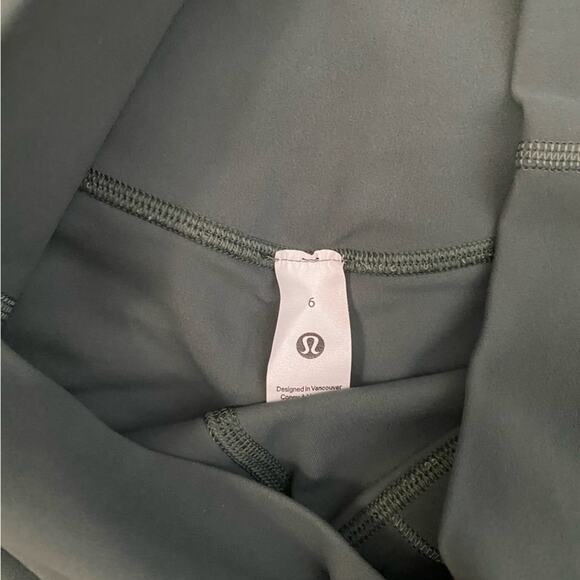 SALE - NWT Lululemoon Alig High Rise Short 6" - Picture 7 of 8